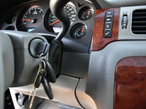 Used 2009 Chevrolet Avalanche LTZ image 41