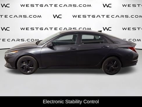 Used 2022 Hyundai Elantra SEL FWD image 5