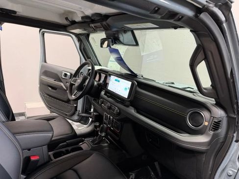 Used 2024 Jeep Wrangler Unlimited Sahara w/ Technology Group AWD/4WD image 25