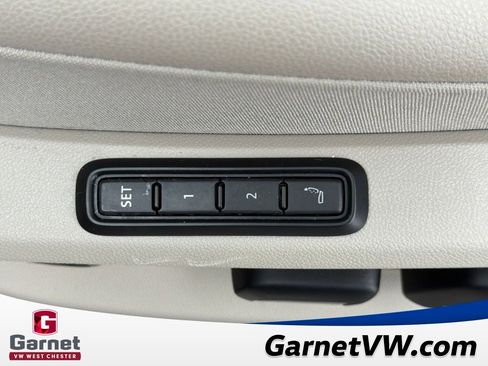 Certified 2025 Volkswagen Atlas SEL Premium R-Line image 28