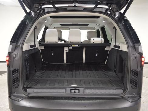 Certified 2025 Land Rover Discovery S AWD/4WD image 42