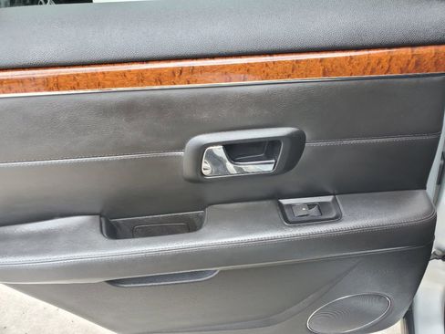Used 2009 Cadillac SRX 2WD w/ Third Row Seating Package image 22