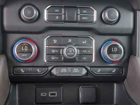 Used 2024 Chevrolet Tahoe Z71 w/ Luxury Package AWD/4WD image 21