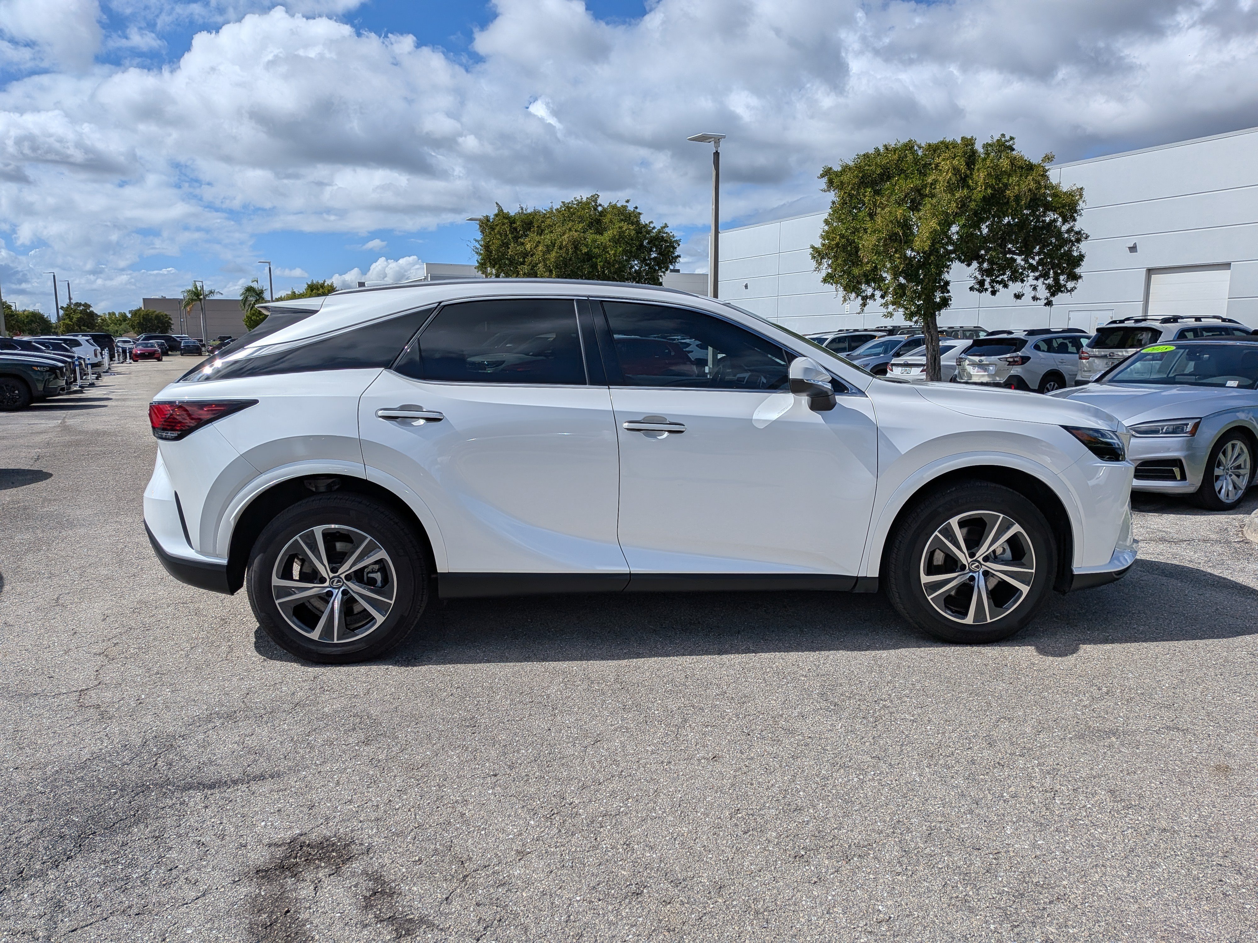 Used 2026 Lexus RX 350h AWD/4WD image 3