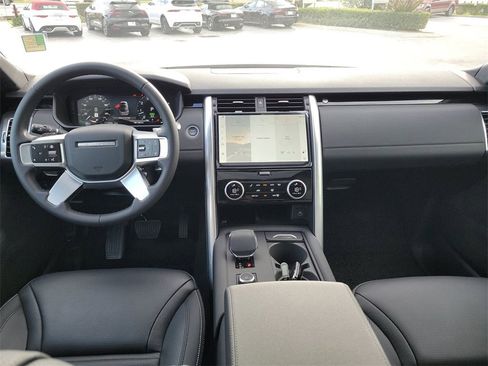 New 2025 Land Rover Discovery S image 18