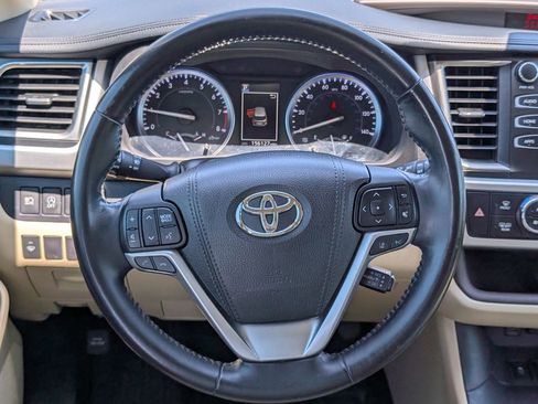 Used 2017 Toyota Highlander XLE AWD/4WD image 14