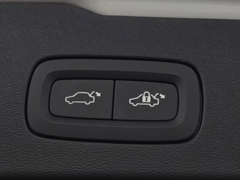 Used 2025 Volvo V60 B5 Cross Country Plus image 14