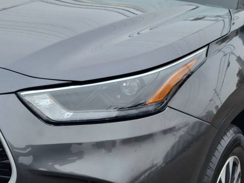 Used 2023 Toyota Highlander XLE FWD image 29