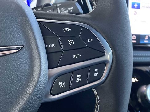 New 2026 Chrysler Pacifica Select AWD/4WD image 32