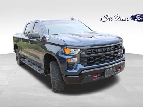 Used 2022 Chevrolet Silverado 1500 Custom Trail Boss w/ LPO, Dark Essentials Package image 3