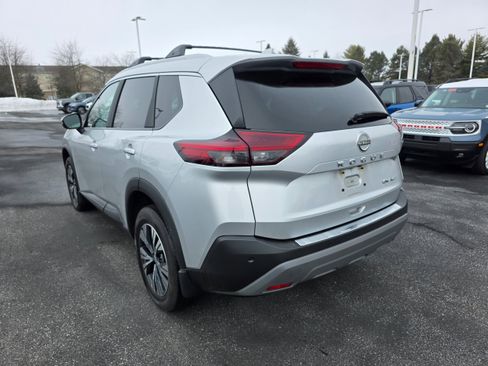 Used 2023 Nissan Rogue SV w/ SV Premium B Package image 3