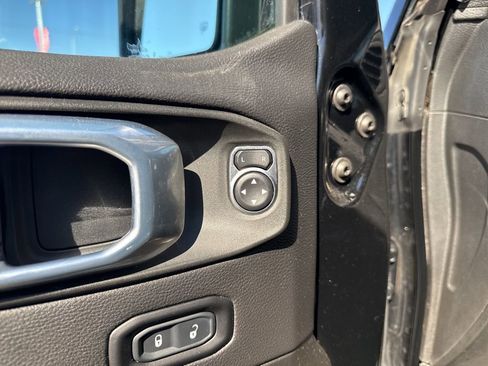 Used 2021 Jeep Wrangler Unlimited Sahara image 14