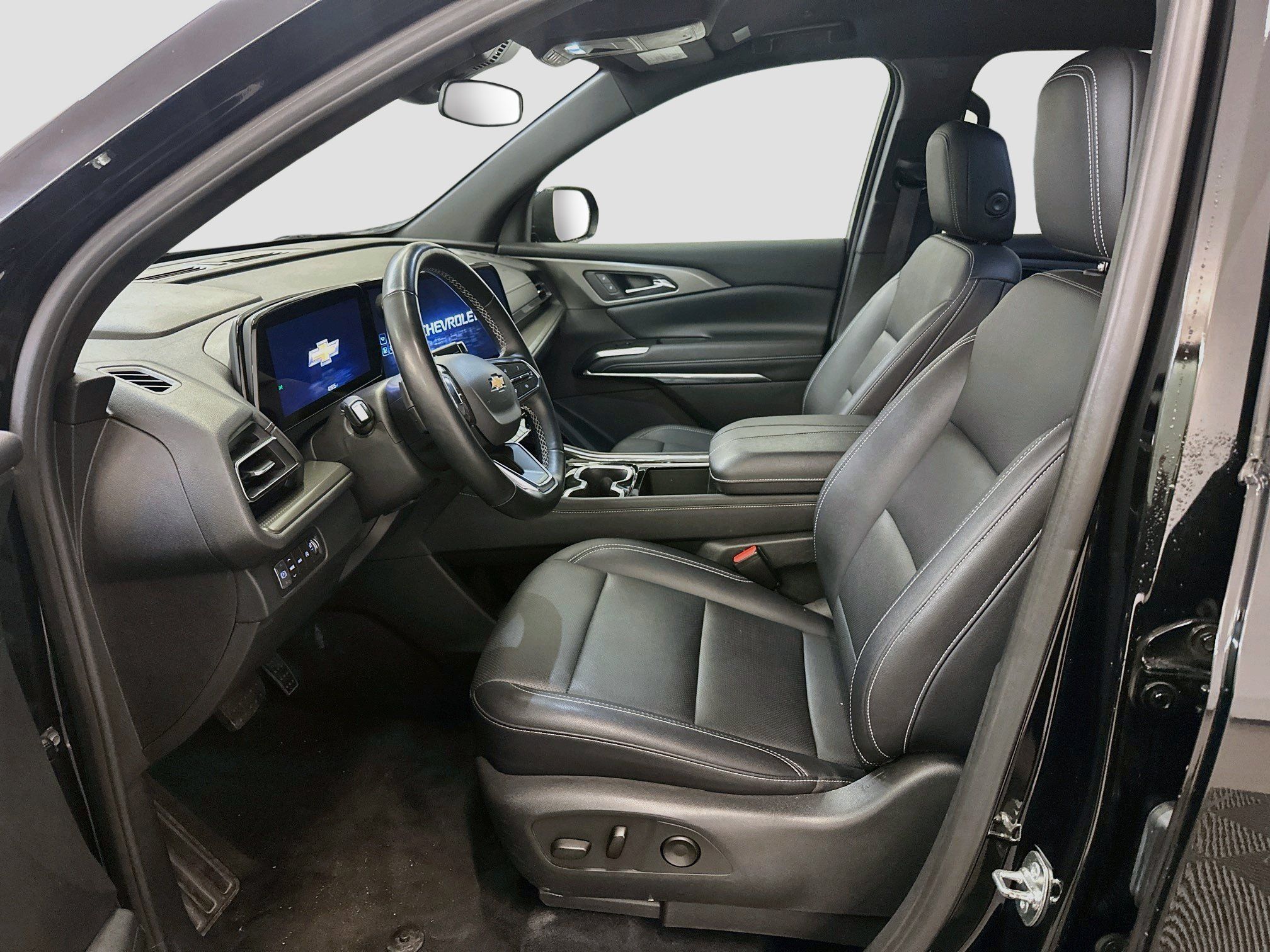 Used 2025 Chevrolet Traverse LT AWD/4WD image 13