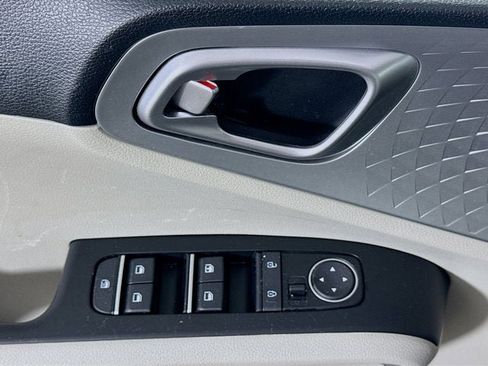 Used 2023 Kia Soul LX FWD image 17