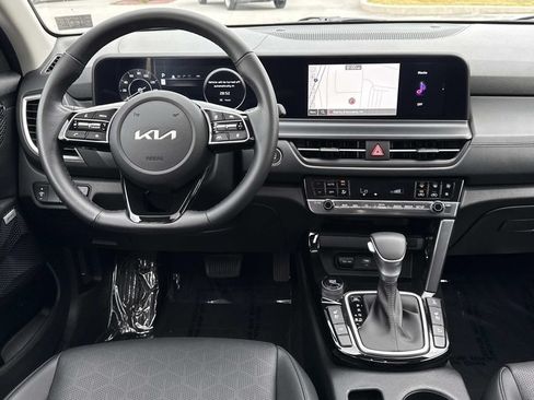 Used 2024 Kia Seltos SX w/ SX Sunroof Package AWD/4WD image 3