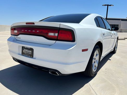 Used 2013 Dodge Charger SE RWD image 6