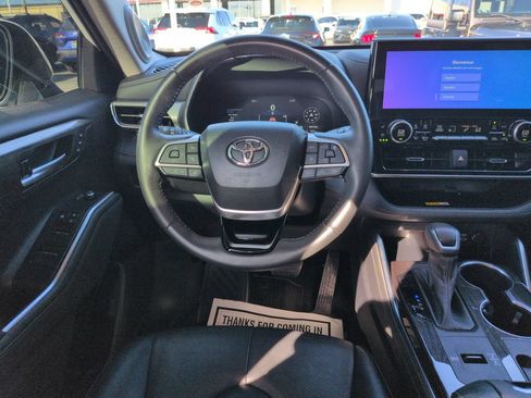 Used 2023 Toyota Highlander Platinum AWD/4WD image 13