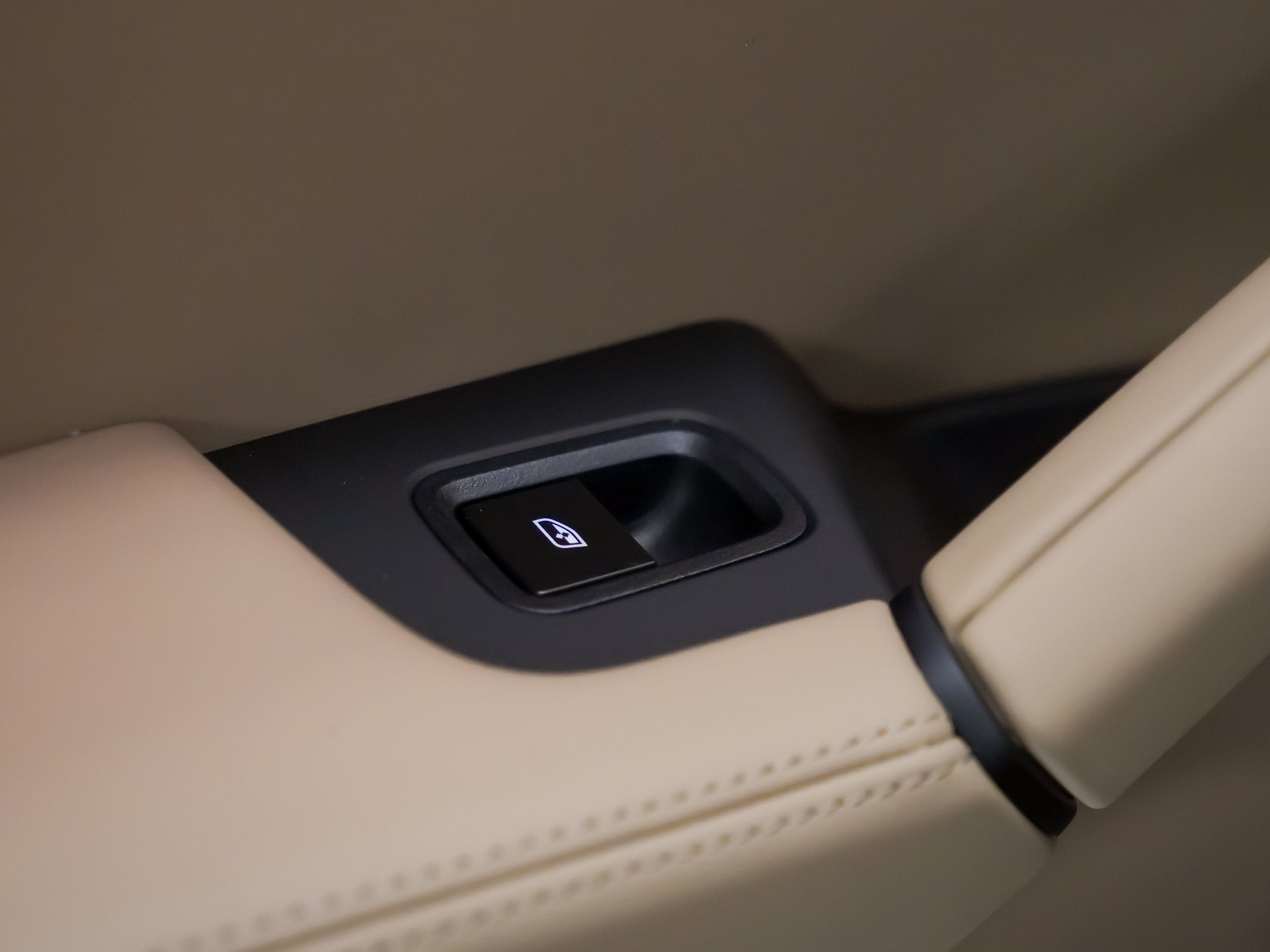 Certified 2026 Porsche Cayenne E-Hybrid Coupe AWD/4WD image 14