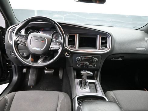 Used 2019 Dodge Charger SXT image 10