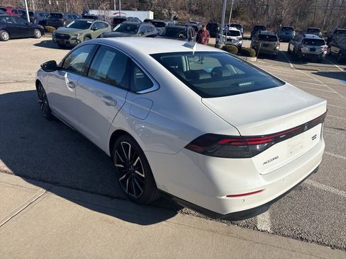 Used 2023 Honda Accord Touring image 4