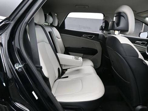 Used 2023 Kia Sportage EX image 45