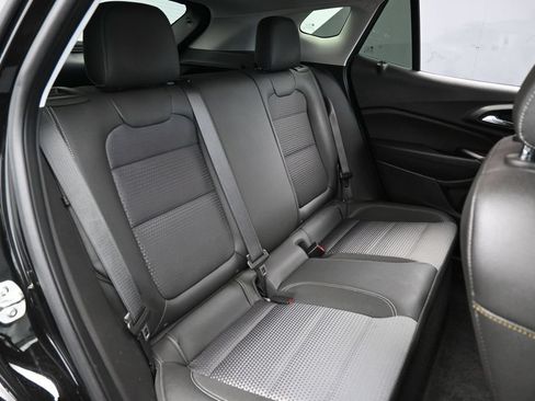 Used 2025 Chevrolet Trax LT FWD image 40