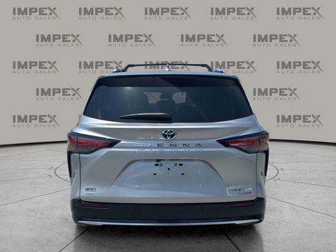 Used 2021 Toyota Sienna Platinum image 4