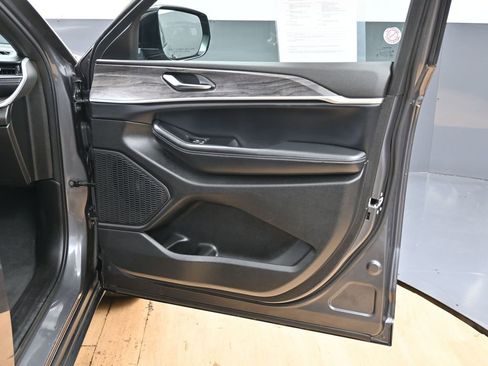 Used 2024 Jeep Grand Cherokee L Limited w/ Luxury Tech Group II image 39