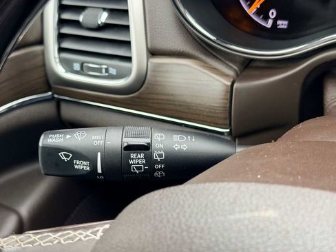 Used 2018 Jeep Grand Cherokee Overland image 27