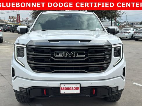 Used 2024 GMC Sierra 1500 AT4 image 2