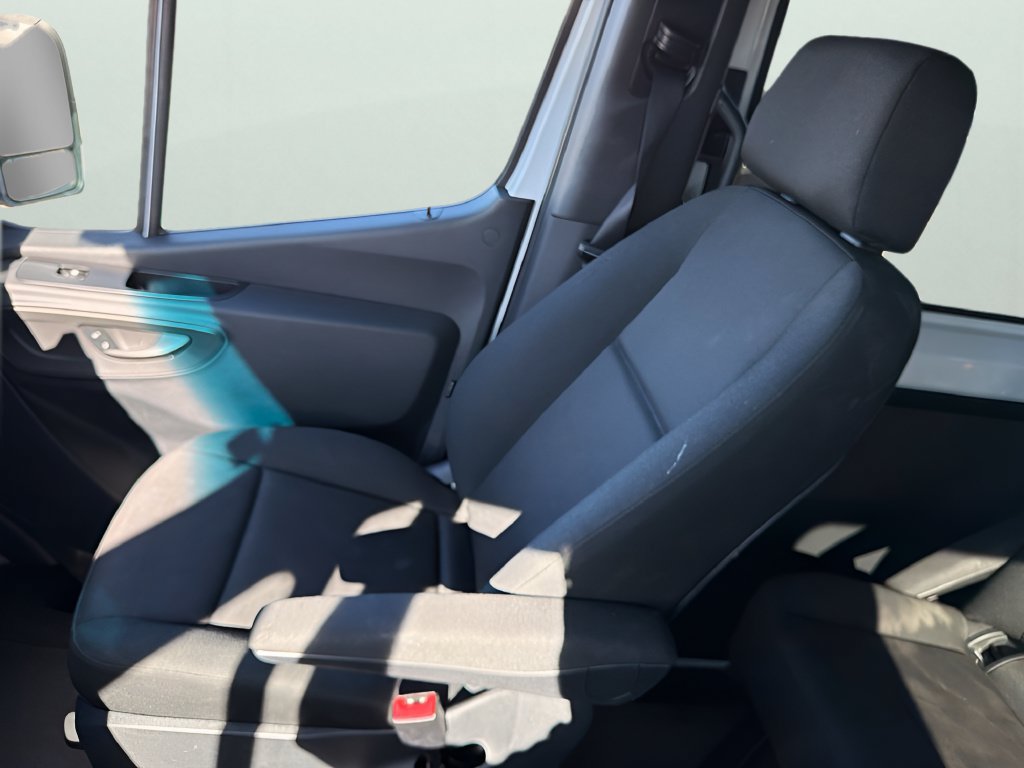 Used 2024 Mercedes-Benz Sprinter 2500 image 25