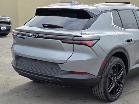 New 2026 Chevrolet Equinox EV LT image 11