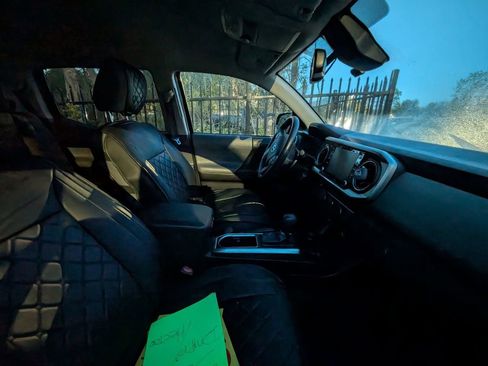 Used 2021 Toyota Tacoma SR5 image 9