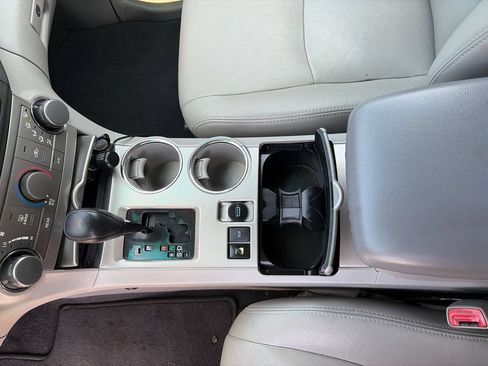Used 2011 Toyota Highlander 4WD w/ Tow Pkg image 24