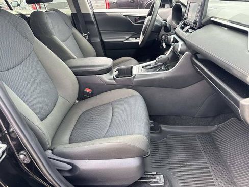 Used 2022 Toyota RAV4 LE FWD image 11