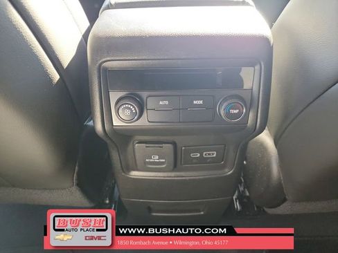 Used 2023 GMC Acadia SLT image 13