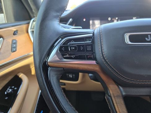 Used 2022 Jeep Grand Cherokee Summit AWD/4WD image 27