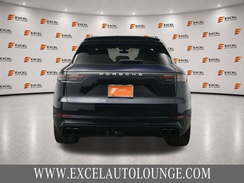 Used 2021 Porsche Cayenne Turbo w/ Premium Package Plus AWD/4WD image 4