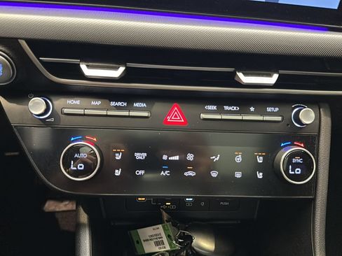 Certified 2025 Hyundai Sonata Limited FWD image 30