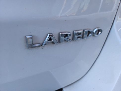 Used 2018 Jeep Grand Cherokee Laredo image 23