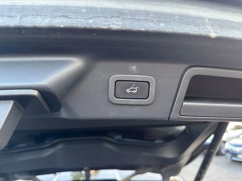 Used 2020 Land Rover Range Rover Velar S AWD/4WD image 19