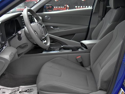 Used 2023 Hyundai Elantra SE image 16