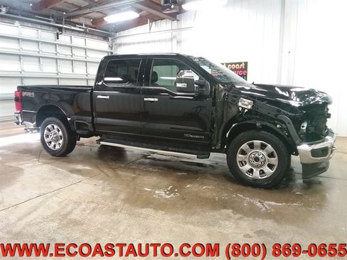 Used 2023 Ford F350 Lariat w/ Tow Technology Package image 5