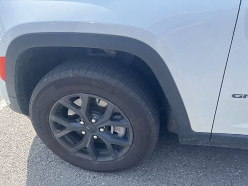 Used 2025 Jeep Grand Cherokee L Laredo AWD/4WD image 13