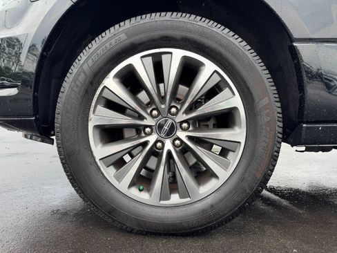 Used 2017 Lincoln Navigator L Select AWD/4WD image 13