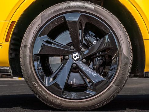 Used 2019 Bentley Bentayga image 11