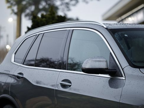 New 2026 BMW X5 xDrive40i w/ Climate Comfort Package image 3