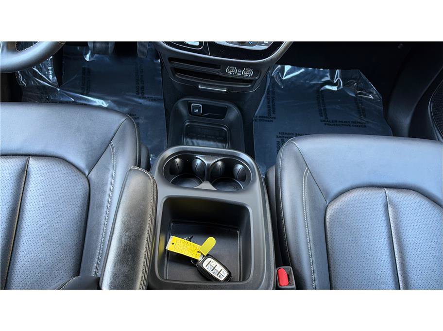 Used 2025 Chrysler Pacifica Select FWD image 35