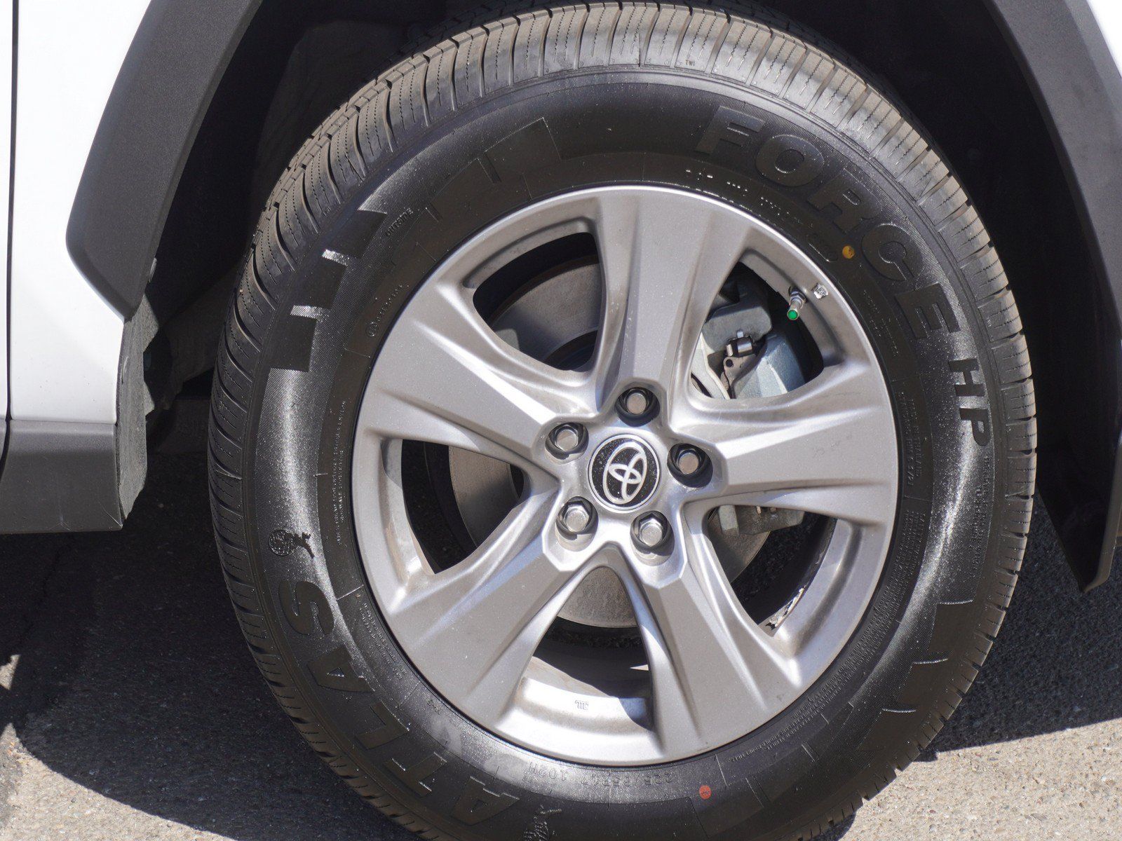 Used 2023 Toyota RAV4 LE AWD/4WD image 5