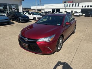 Used 2016 Toyota Camry SE image 1